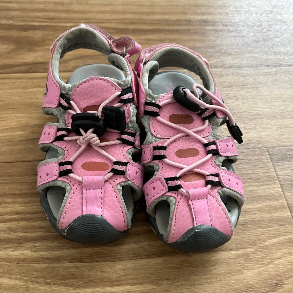 Toddler size 8 pink sandals